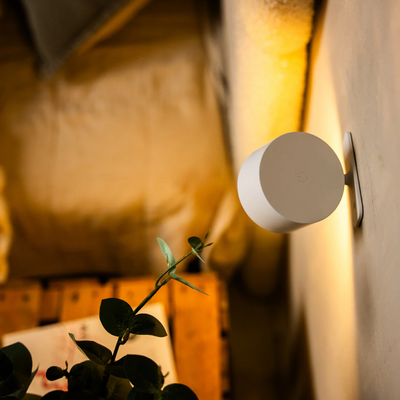 OrbitGlow™ — Foco LED inalámbrico 360°
